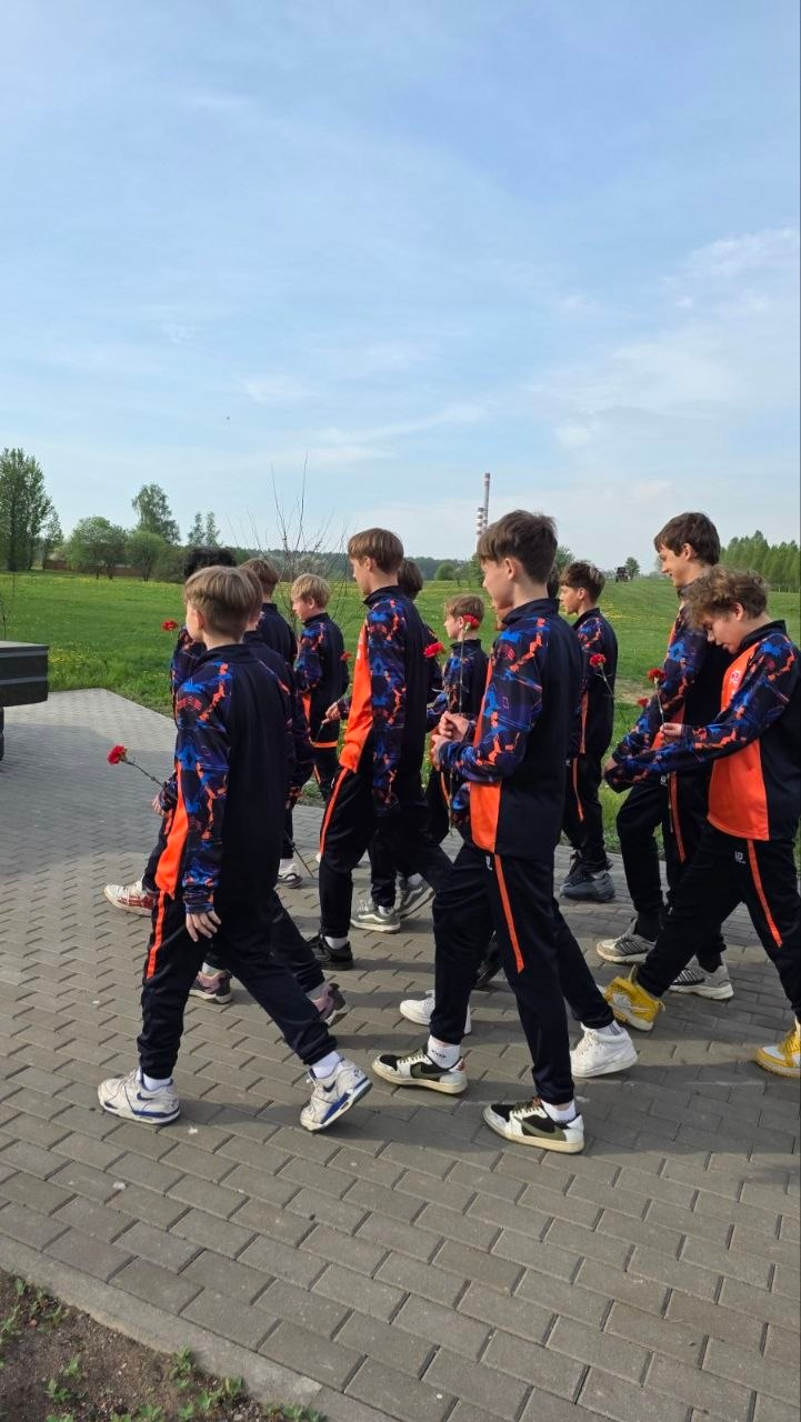 Память в сердце: Футболисты РЦОП «Стайки» U-14 посетили «Древо жизни»! изображение 4 Память в сердце: Футболисты РЦОП «Стайки» U-14 посетили «Древо жизни»! изображение 3