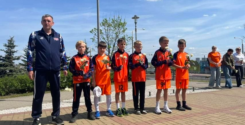 Воспитанники команд U-13 и U-11 РЦОП «Стайки» посетили мемориал "Памяти" на Петровщине изображение 25