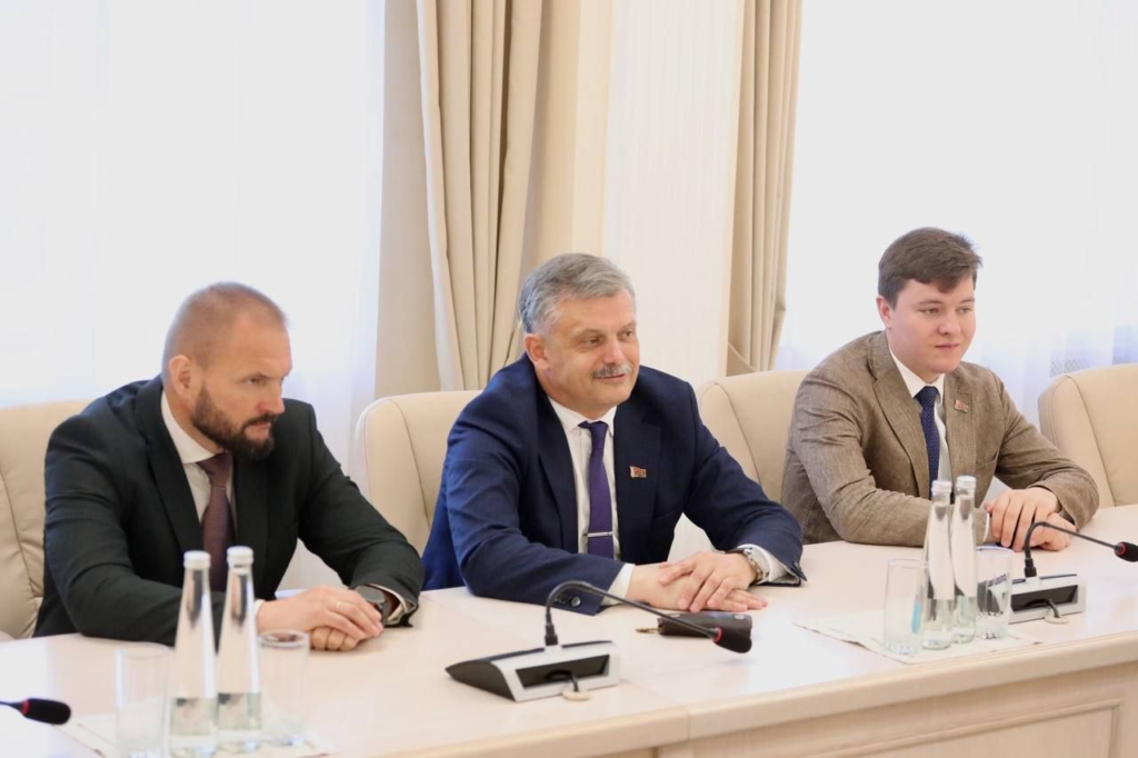 Министр спорта Республики Беларусь Сергей Михайлович Ковальчук встретился с нашим экс-игроком Абдукодиром Хусановым! изображение 4 Министр спорта Республики Беларусь Сергей Михайлович Ковальчук встретился с нашим экс-игроком Абдукодиром Хусановым! изображение 3